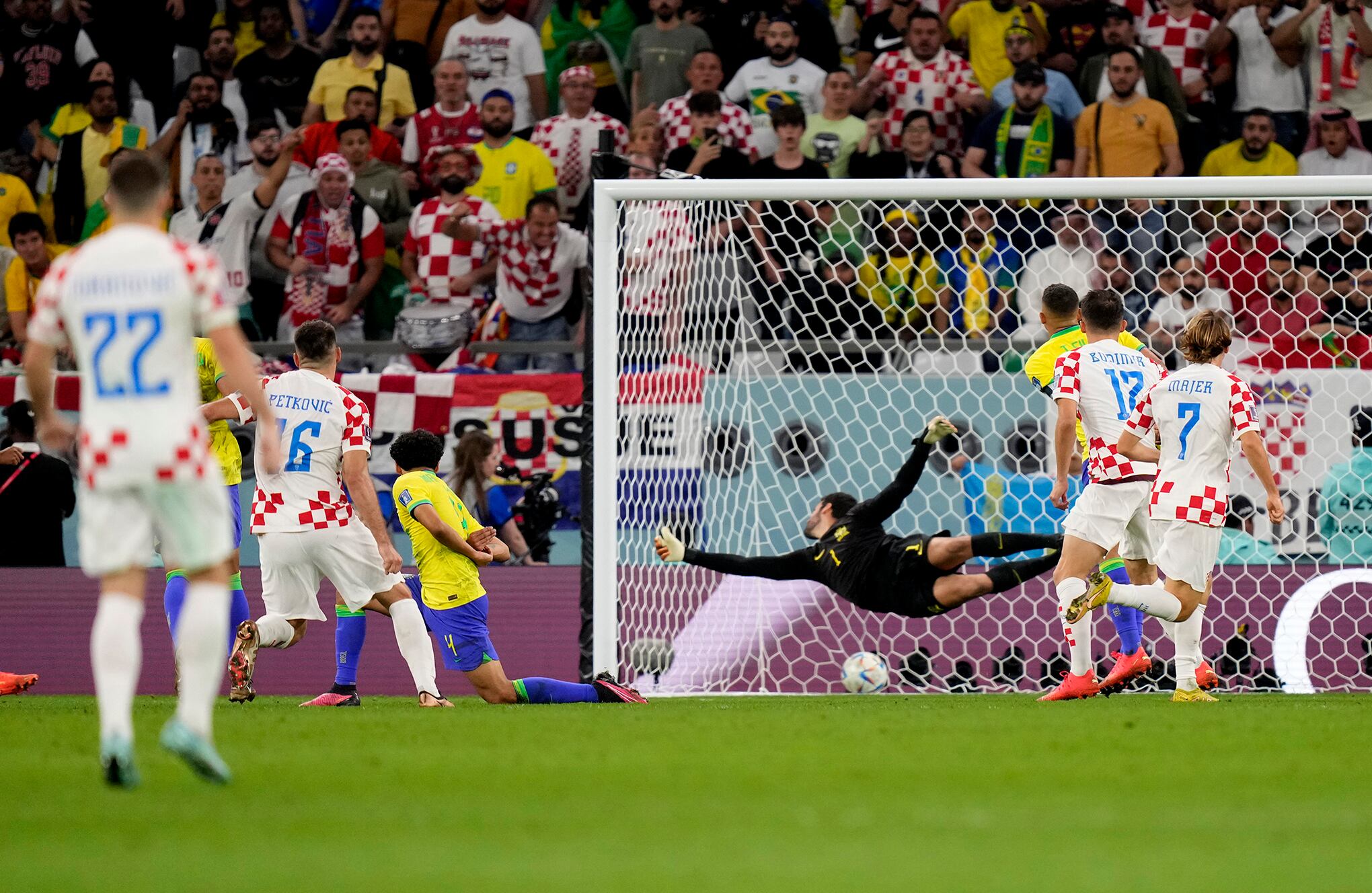 En imágenes : Así se vivieron los primeros partidos de cuarto de final en Qatar 2022