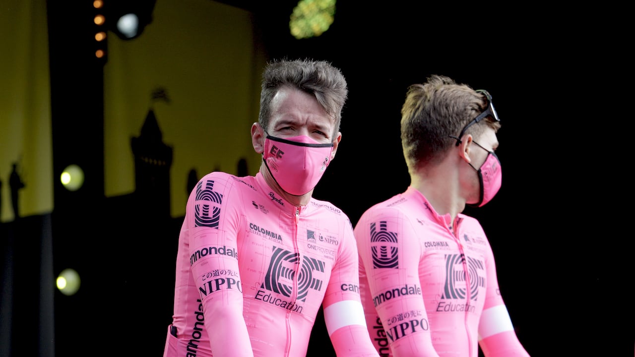 Rigoberto Urán en el podio de presentación de Equipos en Brest