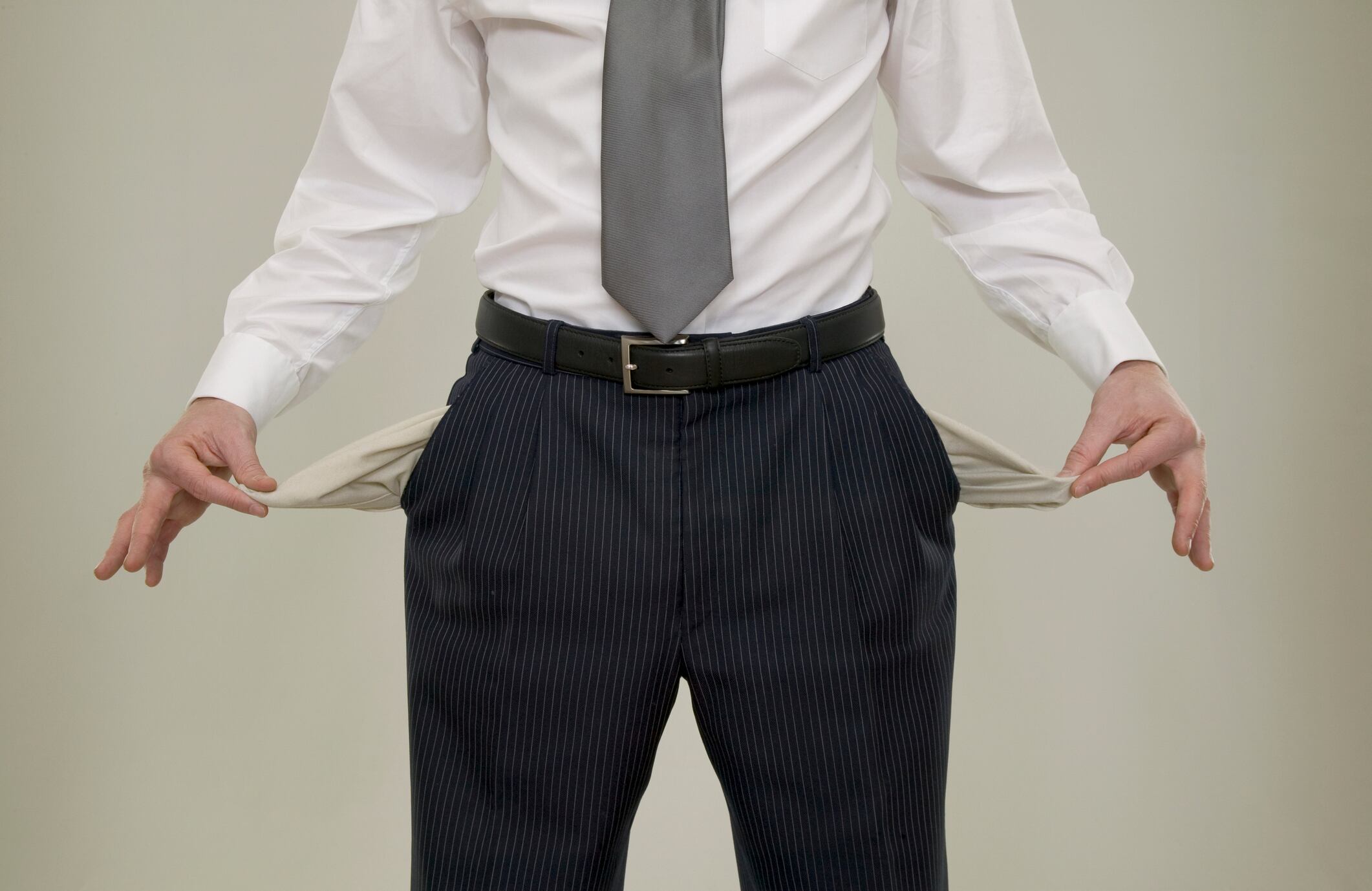 En momentos de escasez financiera, los algoritmos de IA analizan cómo ajustar los hábitos para superar los períodos de tensión económica.