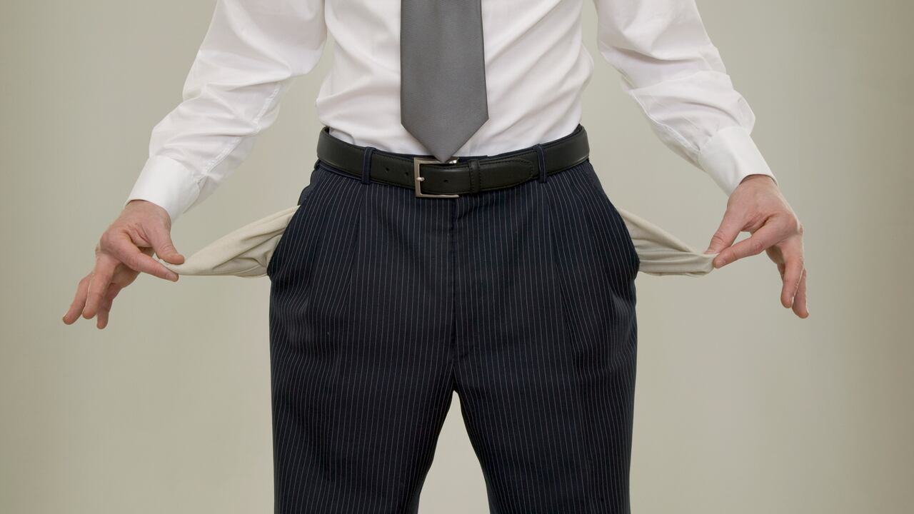 En momentos de escasez financiera, los algoritmos de IA analizan cómo ajustar los hábitos para superar los períodos de tensión económica.