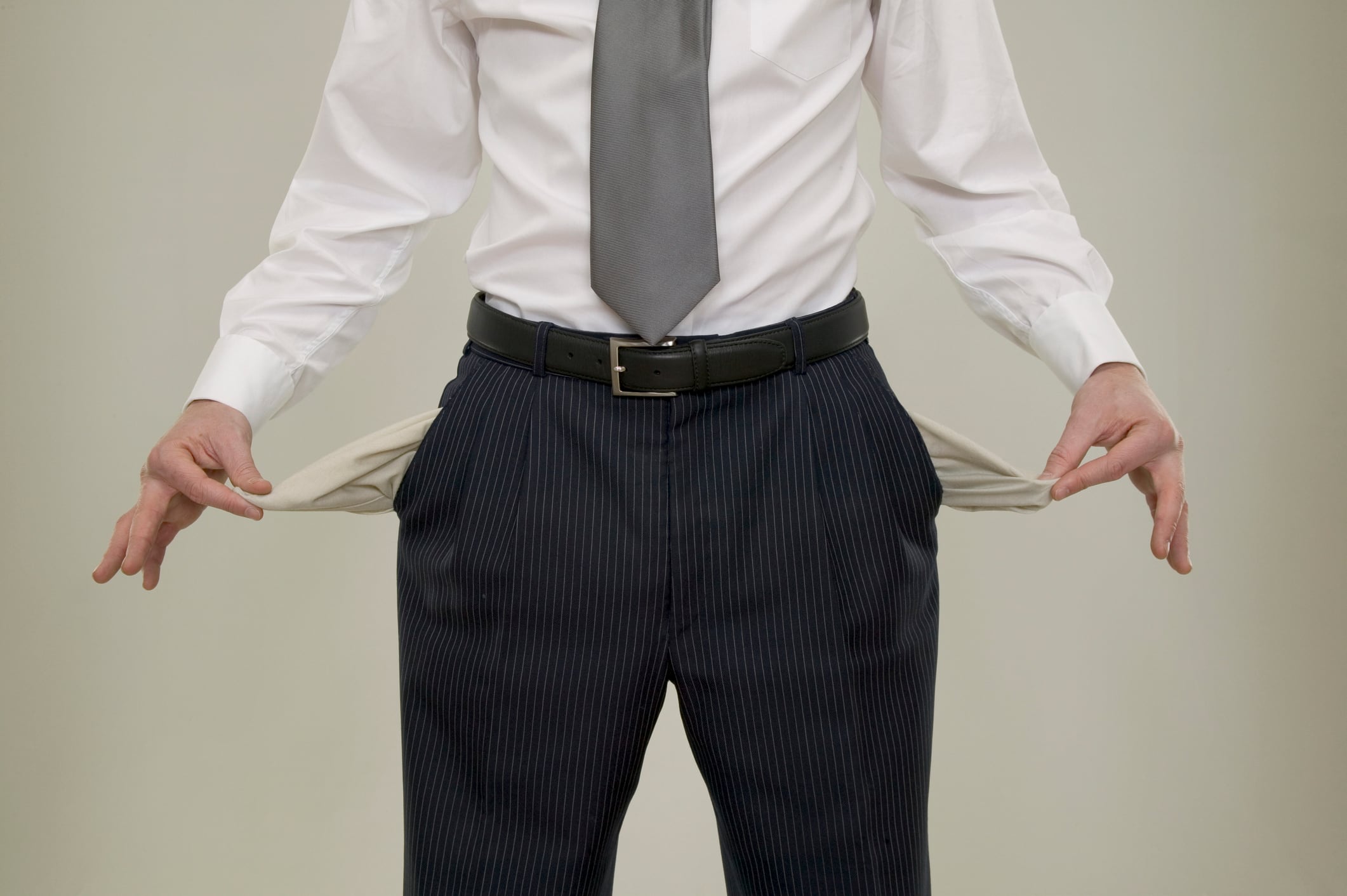 En momentos de escasez financiera, los algoritmos de IA analizan cómo ajustar los hábitos para superar los períodos de tensión económica.