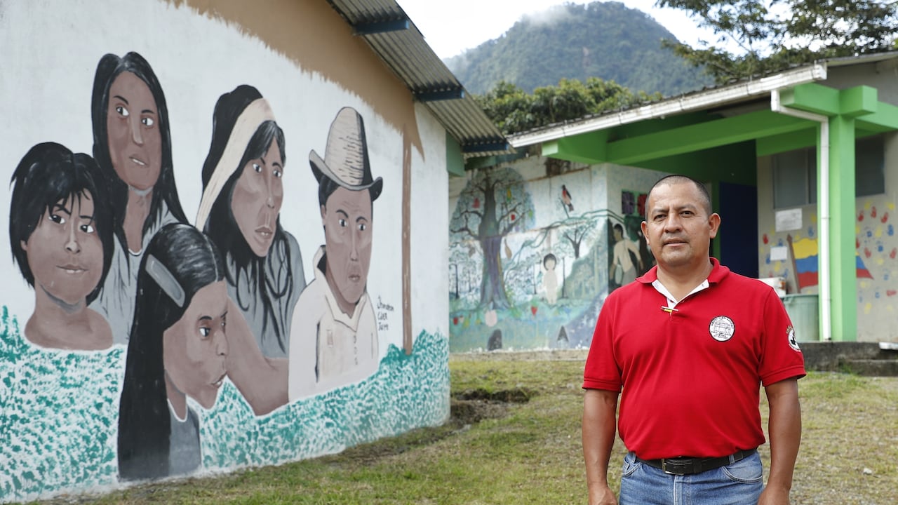 Raimundo Ortiz, rector de la Institución Educativa Bilingüe Agroindustrial de Sindagua, ubicada en el municipio de Ricaurte, Nariño.
