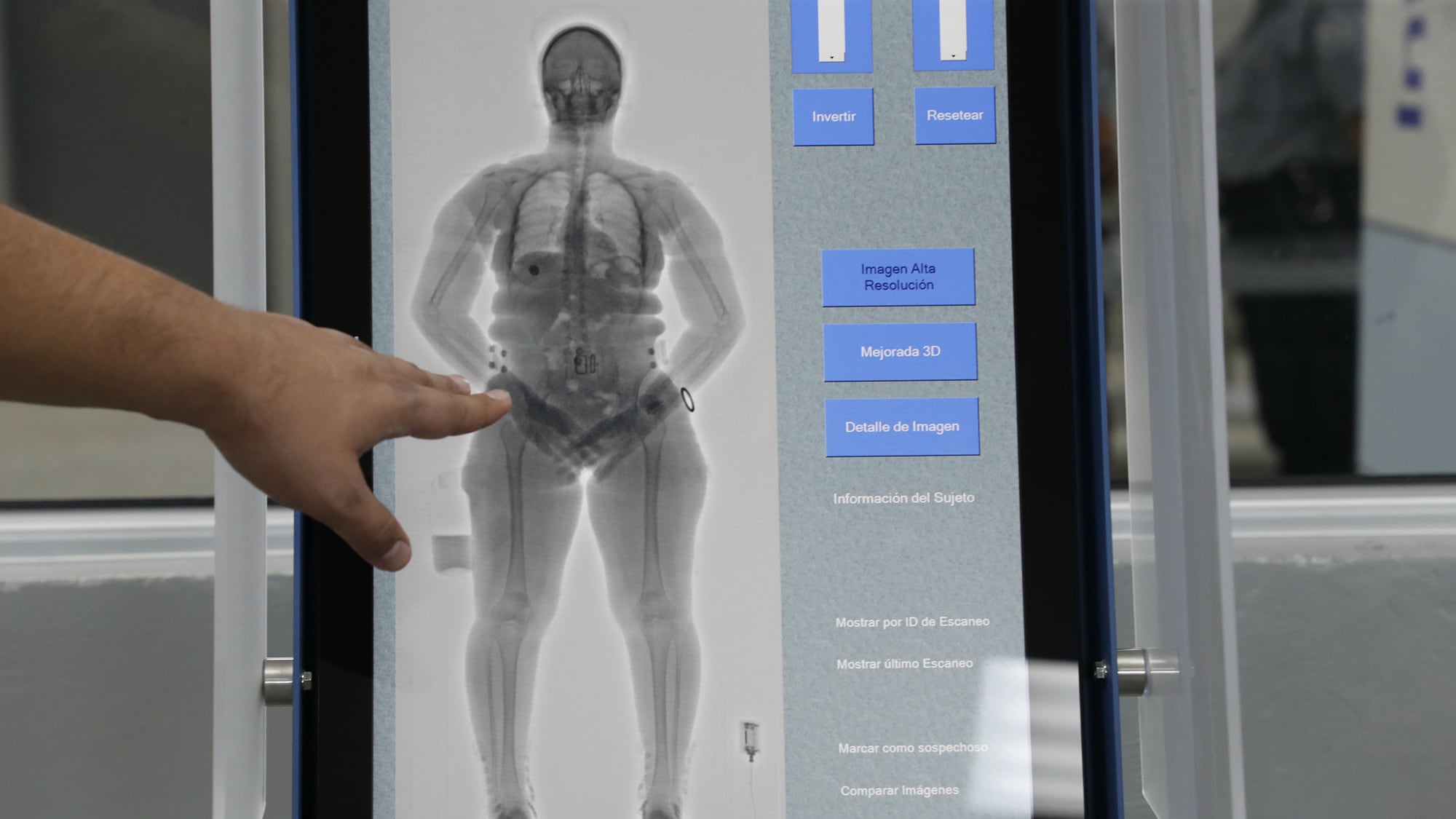Centro de Confinamiento del Terrorismo" (CECOT)