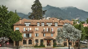 Fachada del Hotel Four Seasons Casa Medina de Bogotá, edificación construida en 1946 por el arquitecto Santiago Medina Mejía.
