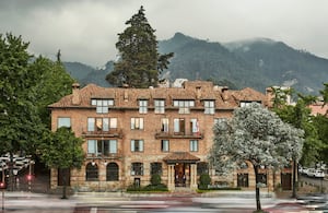 Fachada del Hotel Four Seasons Casa Medina de Bogotá, edificación construida en 1946 por el arquitecto Santiago Medina Mejía.
