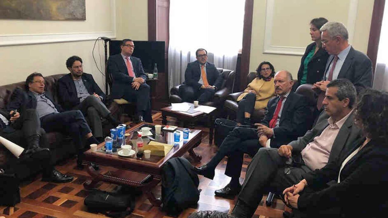 El Centro Democrático, encabezado por Álvaro Uribe, aceptó reconocer la JEP a cambio de mantener con vida el proyecto legislativo con que se busca reformarla.