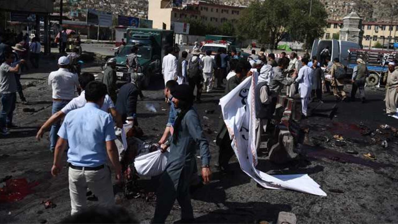 El EI reivindicó el ataque, cometido por dos kamikazes.