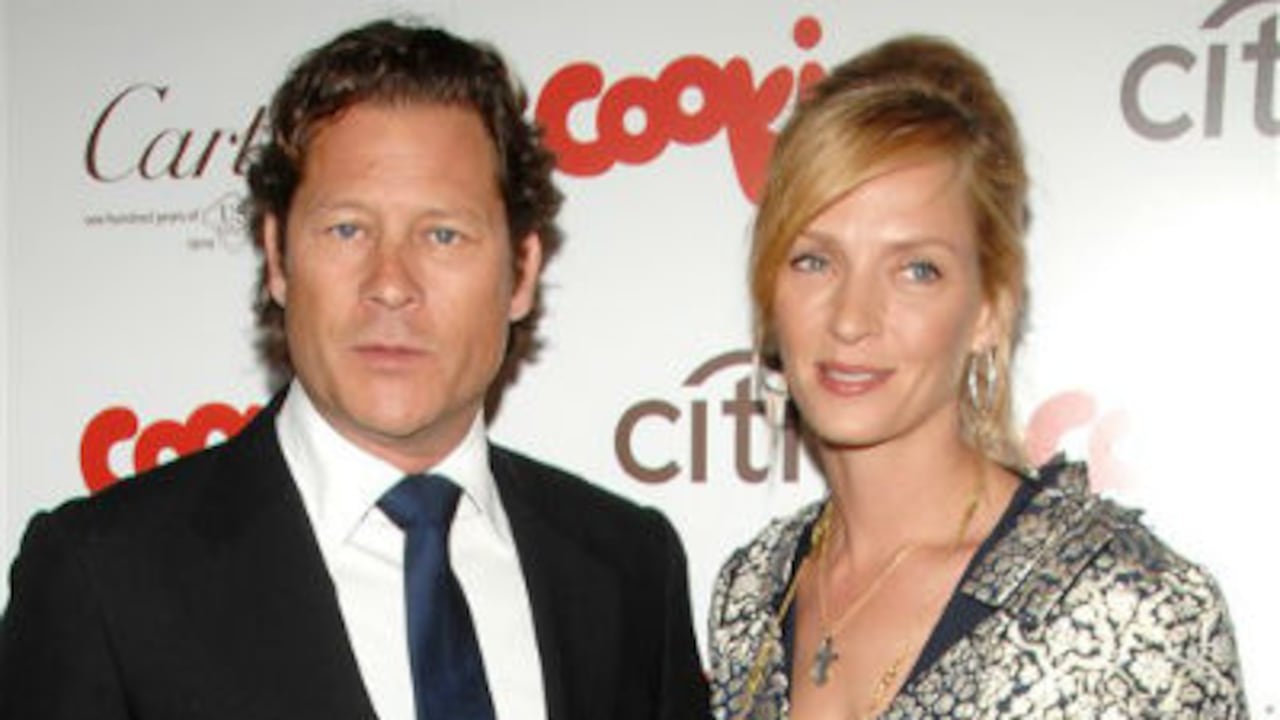 foto de archivo de la actriz estadounidense Uma Thurman y su actual pareja, el financiero suizo Arpad Busson.
