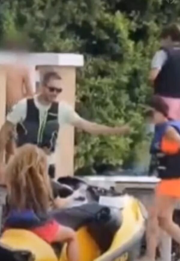 Imagen del supuesto "accidente" que tuvo Shakira en moto acuática. Fue desmentido.