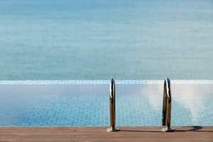 El cuerpo de la niña estuvo 12 horas atrapado en la piscina