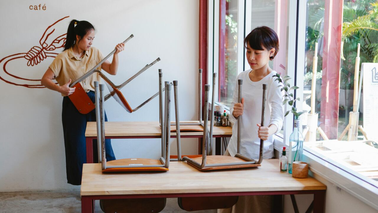 En Cartagena, se están ofreciendo diversas oportunidades laborales que abarcan desde promotores de tienda hasta analistas de desarrollo de mercado.