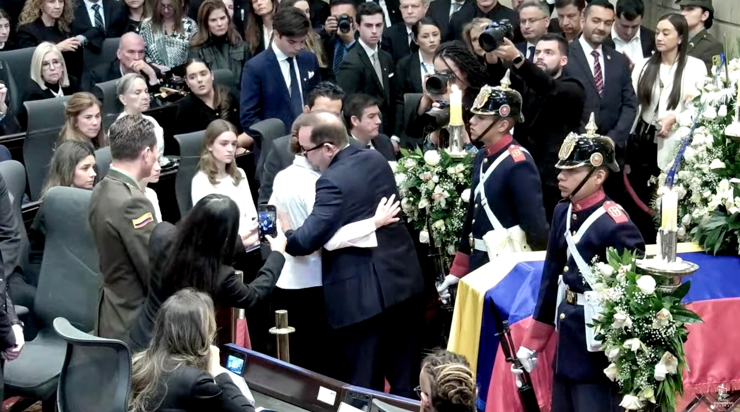 Cámara Ardiente Honorable Senador Miguel Uribe Turbay Q.E.P.D.