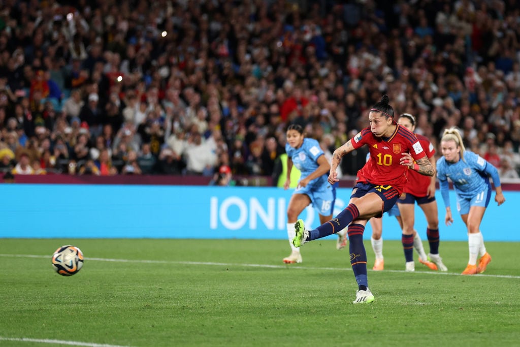 Jennifer Hermoso ejecutó un penalti para España que fue atajado por Earps.