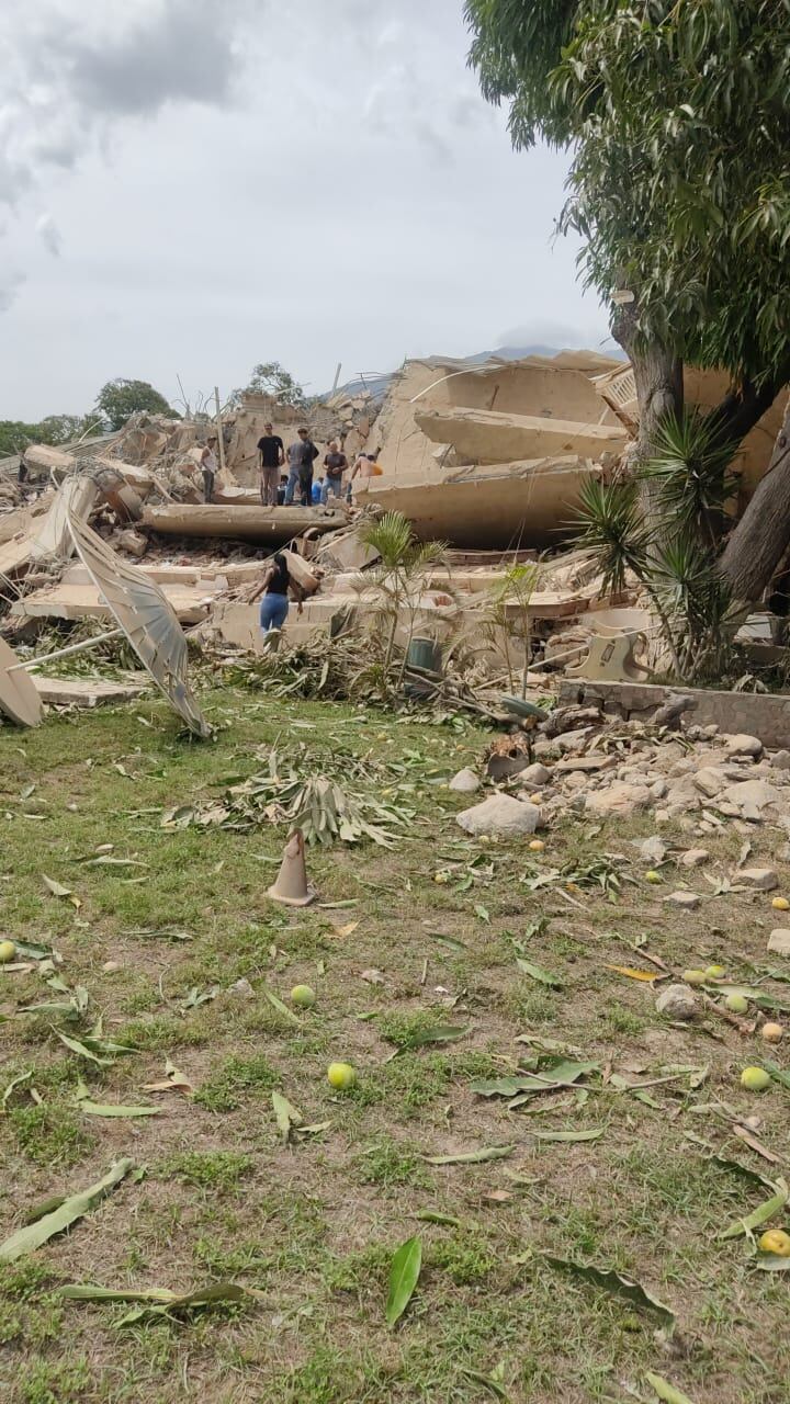 El edificio donde vivia la joven venezolana, colapsó