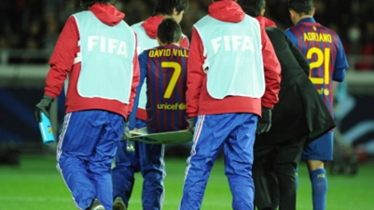 Villa tuvo que ser retirado en camilla y trasladado inmediatamente al hospital.