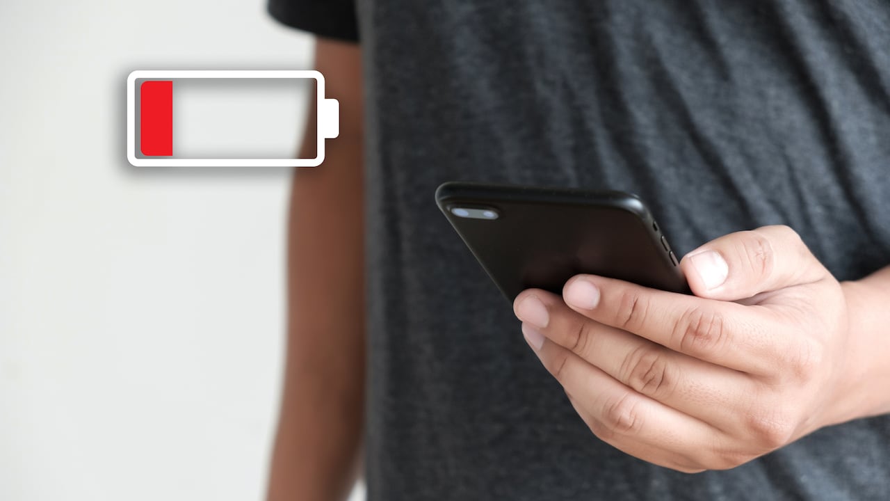 La batería del celular se puede desgastar con el paso del tiempo.