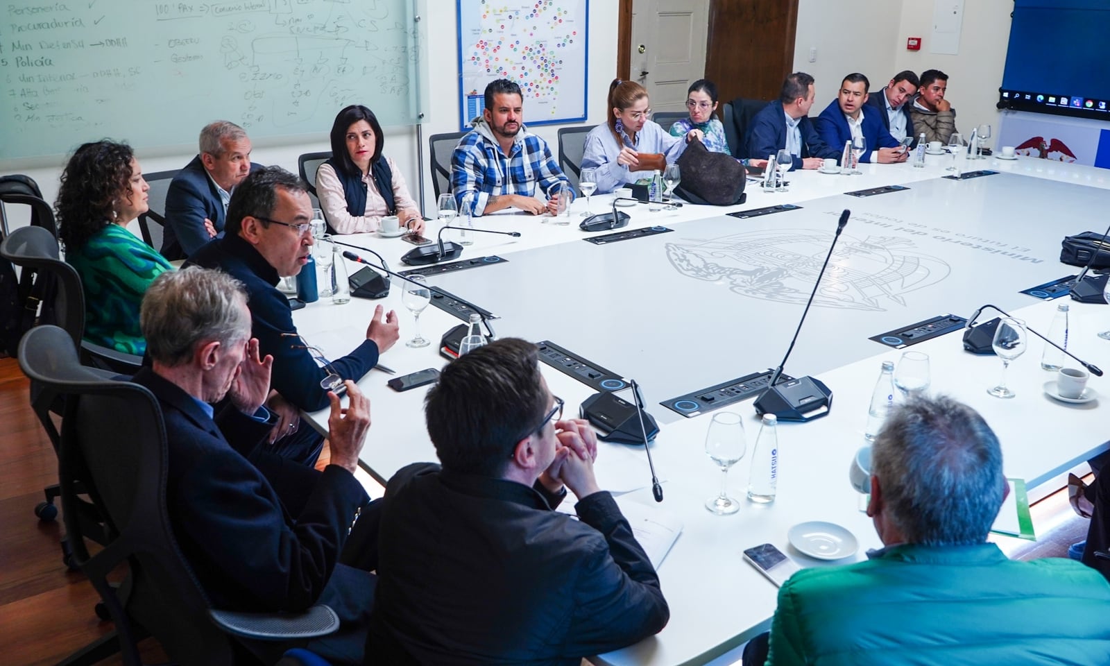Reunión del Ministerio del Interior con la Alianza Verde.