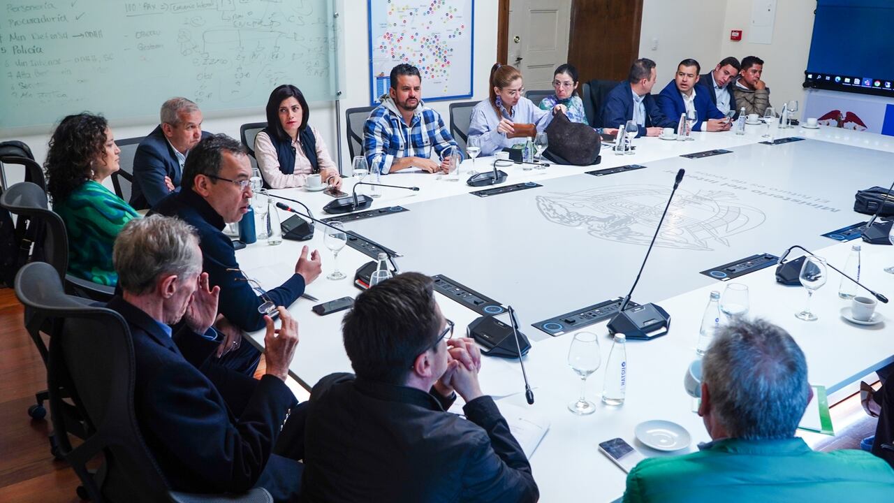 Reunión del Ministerio del Interior con la Alianza Verde.