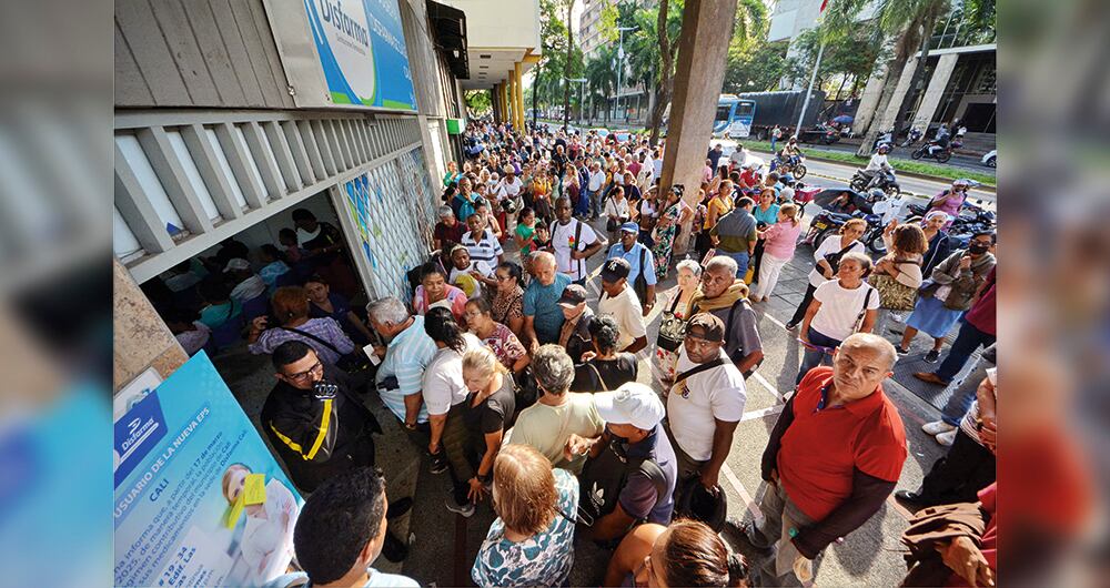 Las filas para buscar medicamentos son cada vez más frecuentes.