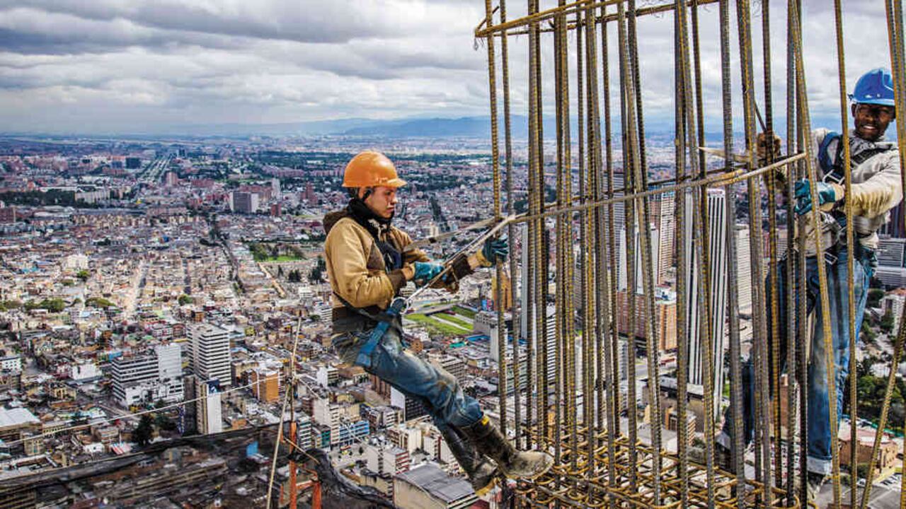 La construcción de edificaciones, residenciales o no, decrece hoy a un ritmo anual del -1,1 por ciento. Pero en el primer trimestre cayó un 8,8 por ciento.