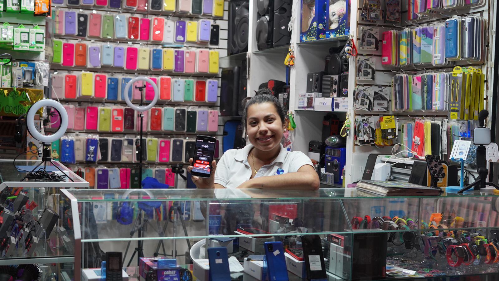 Esta herramienta de Davivienda entrará en funcionamiento para todos los negocios de barrio, emprendedores, vendedores informales, taxistas y vendedores por catálogo, que podrán recibir pagos de otros bancos y billeteras con un único código QR.