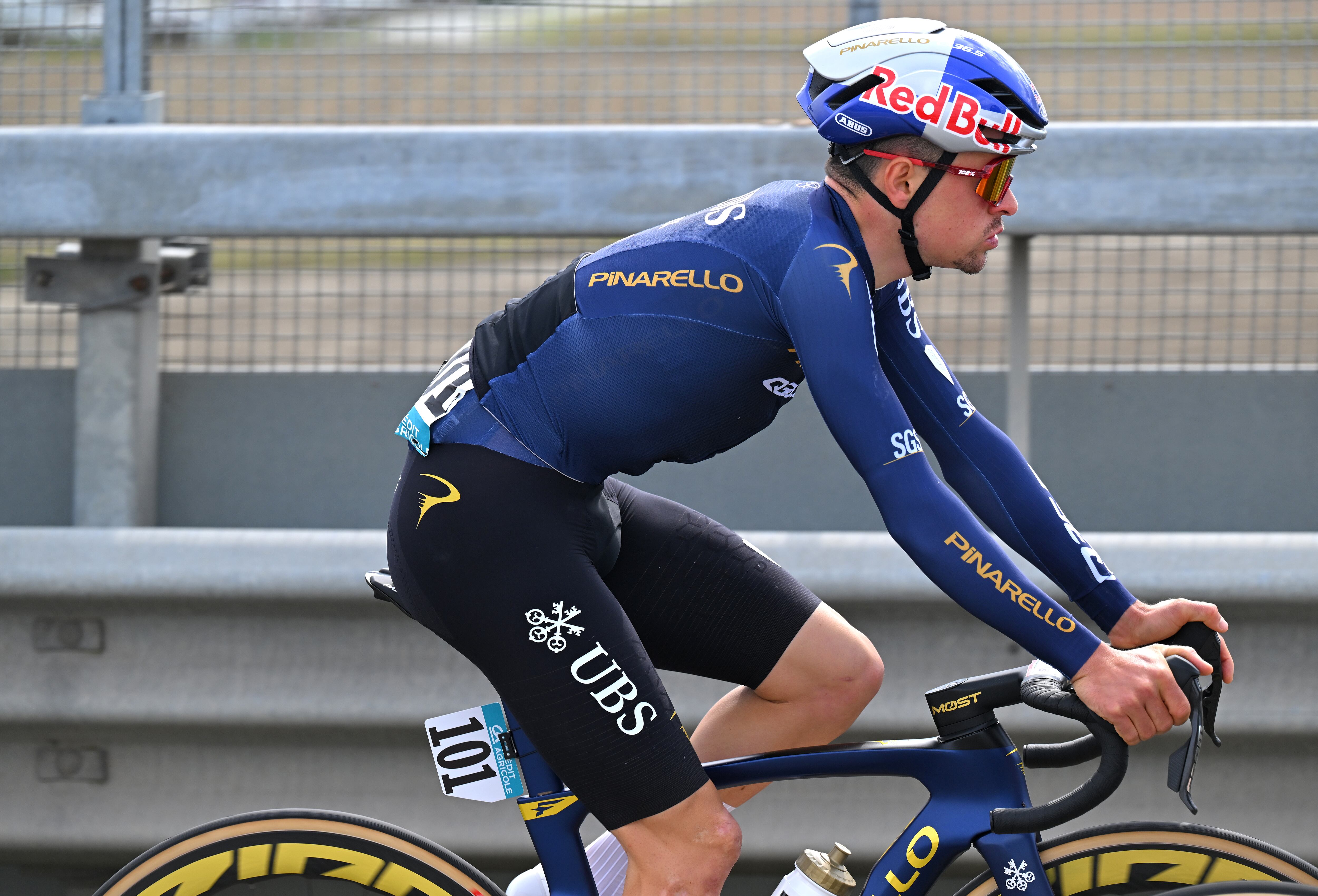 Thomas Pidcock, ganador en Milano-Torino 2026.