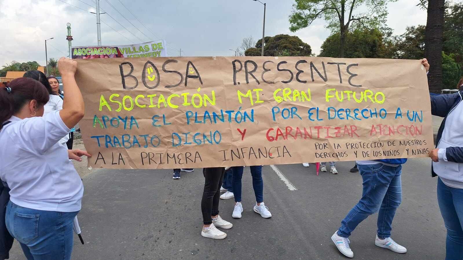 Plantón madres comunitarias ICBF Bogotá