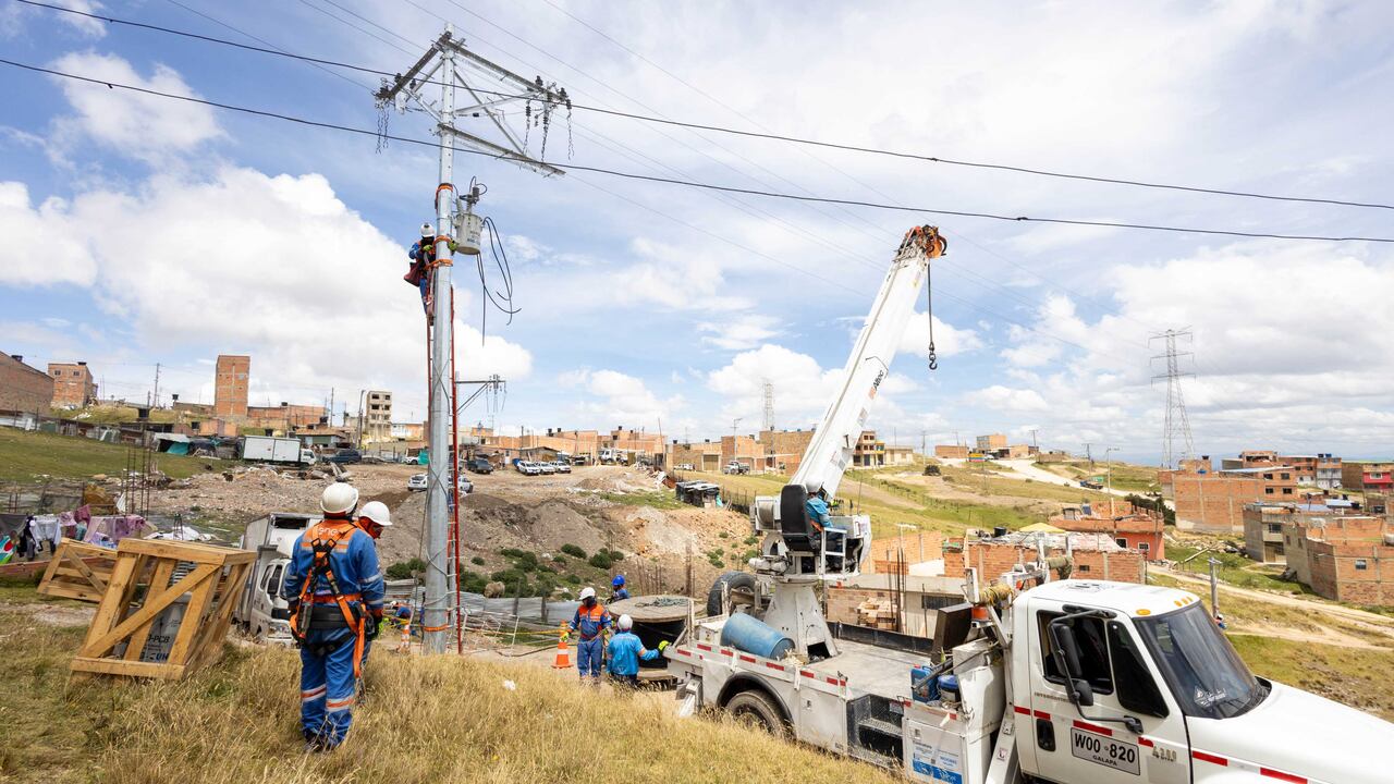 La iniciativa busca reducir los riesgos por conexiones eléctricas informales y mejorar las condiciones de seguridad en sectores vulnerables de Bogotá.