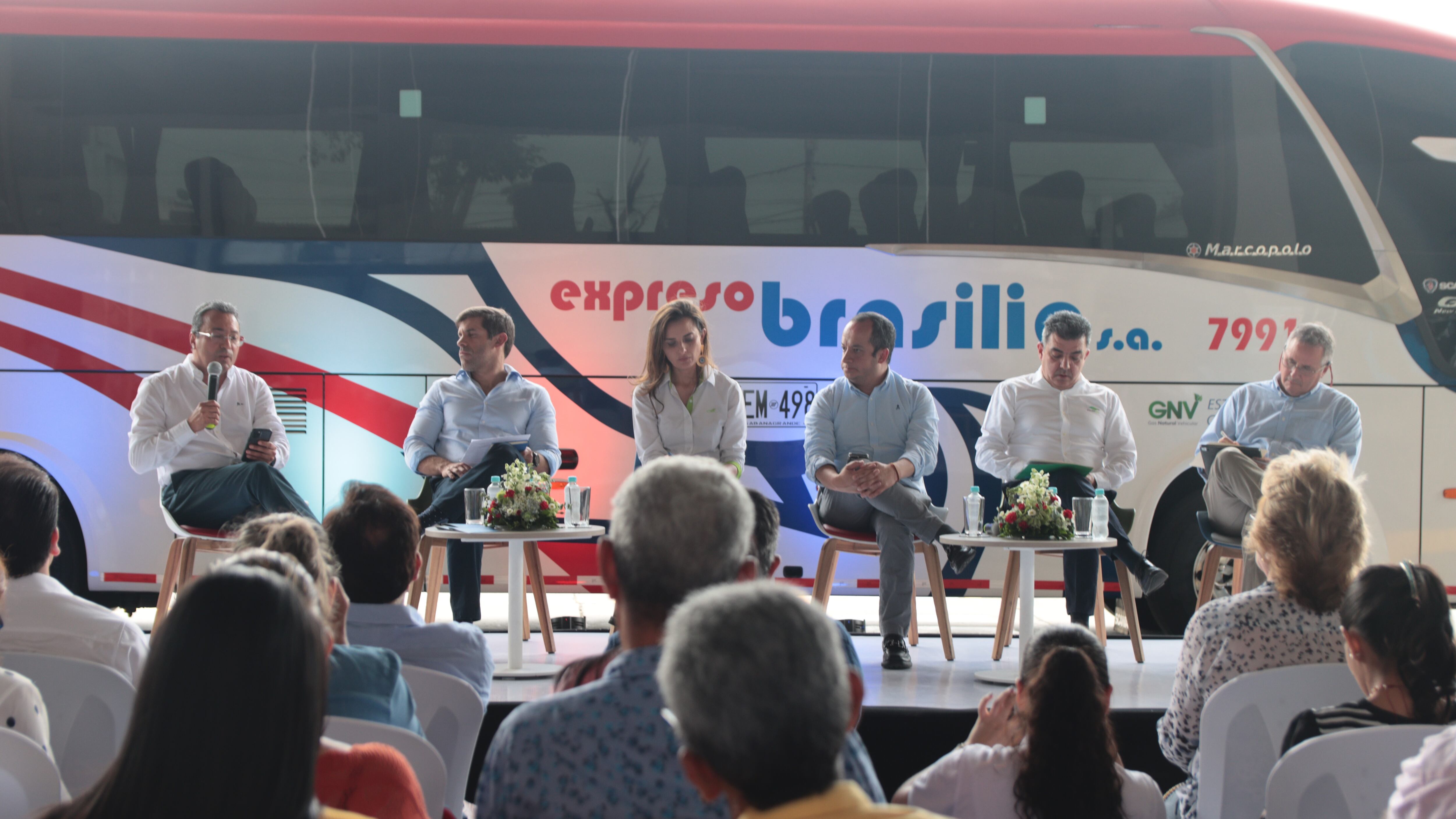 Nueva era en el transporte terrestre. Ya rueda el primer bus interdepartamental operado ciento por ciento a gas natural