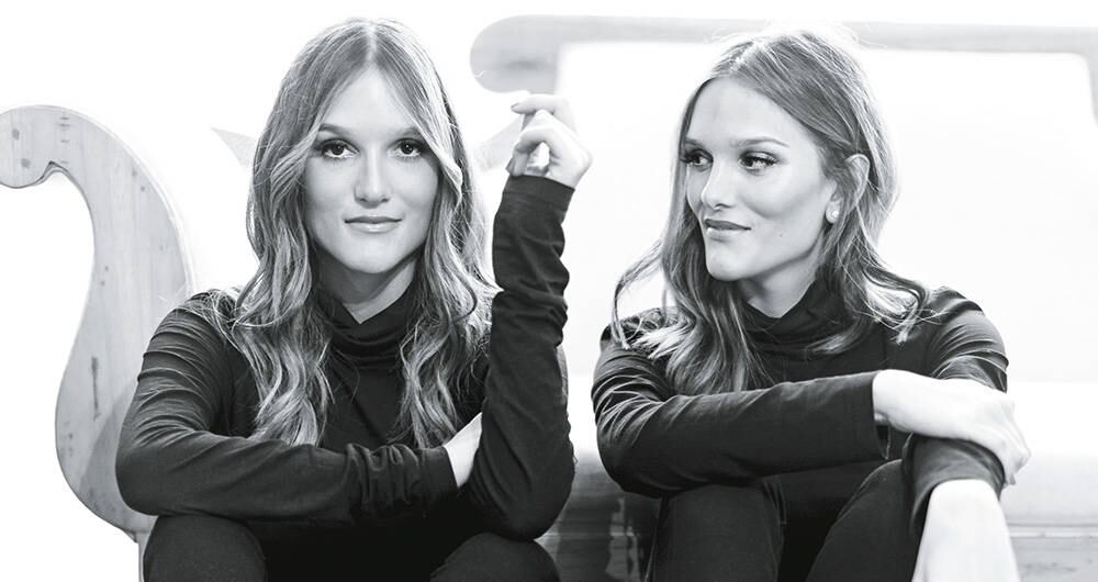 Amelia y Elisa Ochoa tienen 27 años y un blog que se llama Sisterly Style.