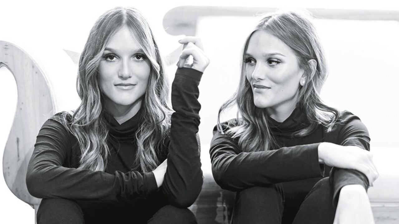 Amelia y Elisa Ochoa tienen 27 años y un blog que se llama Sisterly Style.