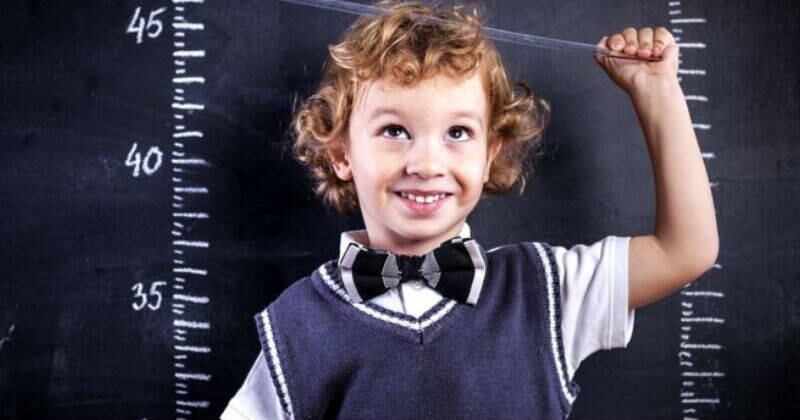 El hombre ha conseguido crecer 17 centímetros, gracias a las dos intervenciones. 