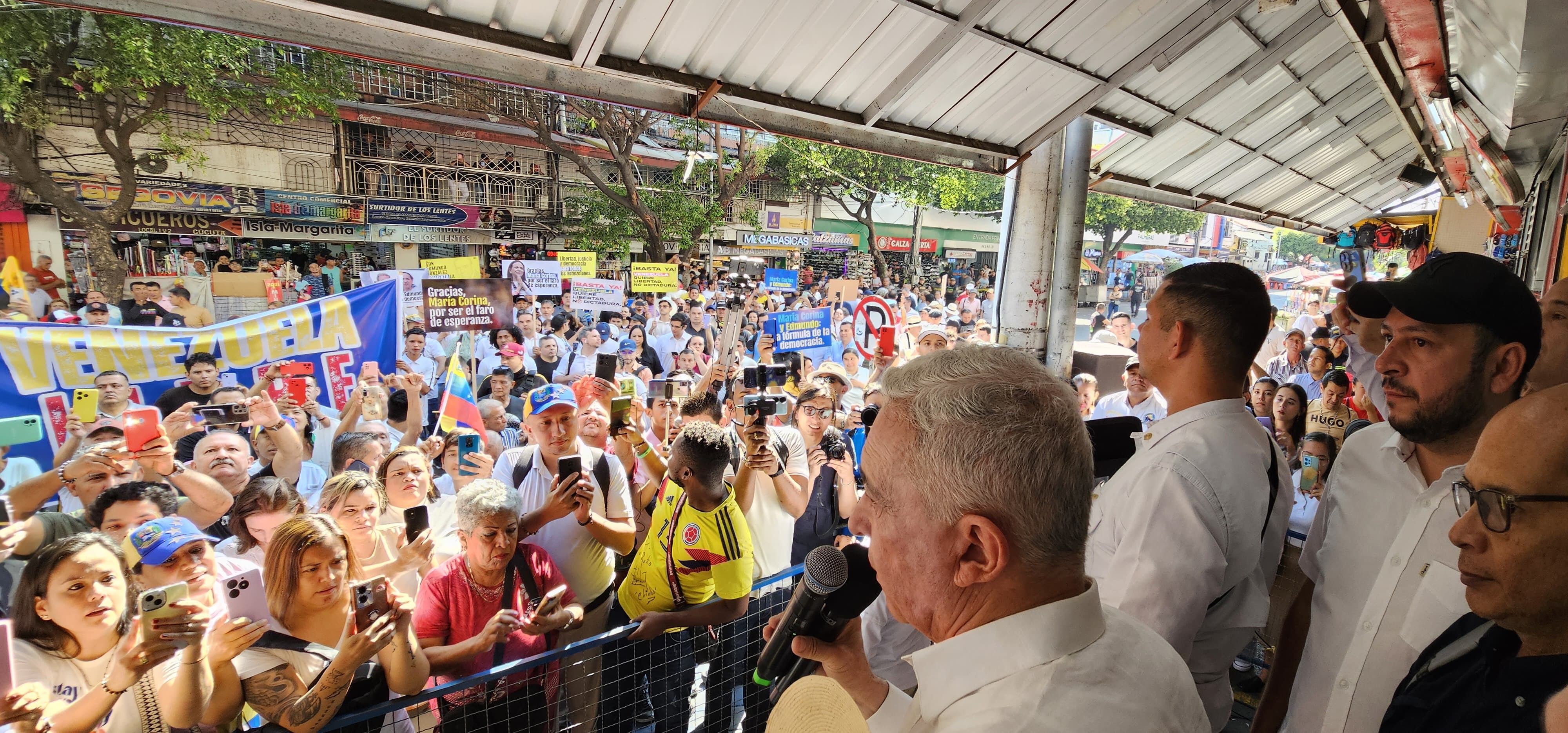 El expresidente Álvaro Uribe Vélez estuvo en Cúcuta acompañado de centenares de ciudadanos.