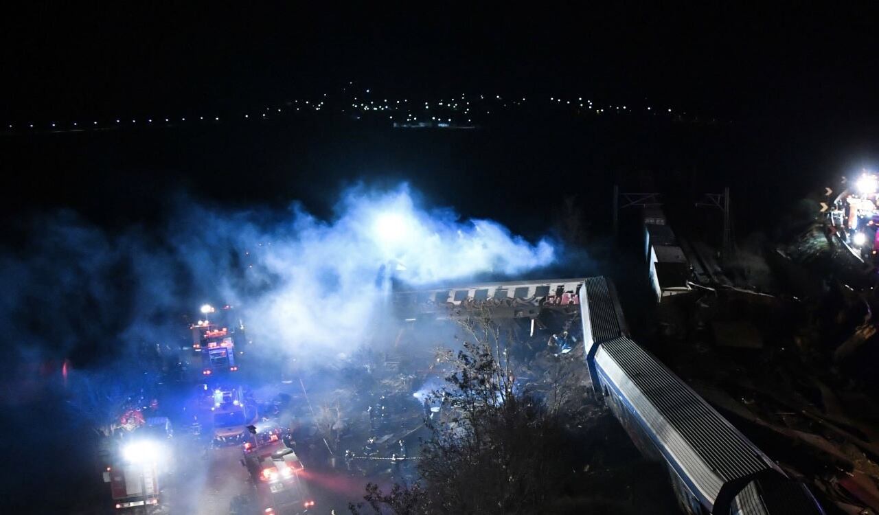El accidente dejó los vagones totalmente pulverizados y a los dos conductores de los trenes muertos de manera instantánea