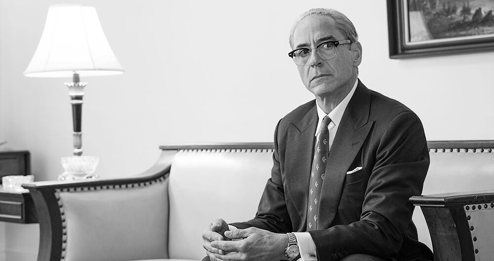 El de Robert Downey Jr. es un personaje de muchas caras, capas y matices, esencial en la trama de lo que fue Robert J. Oppenheimer y en cómo se le trató después de haber sido vitoreado como héroe nacional.