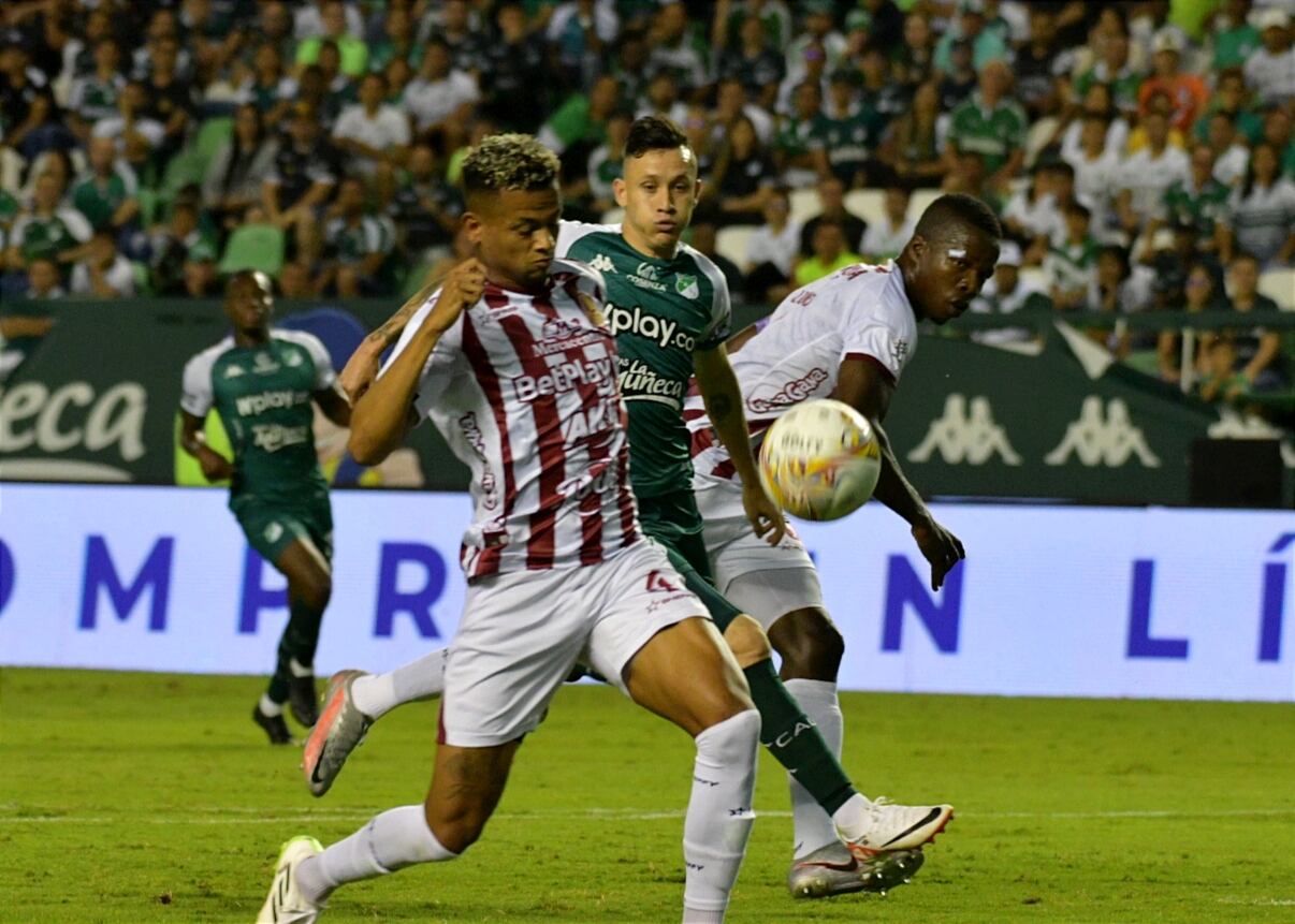 En el estadio del Cali , se juegan los cuadrangulares entre Deportivo Cali vs Tolima.