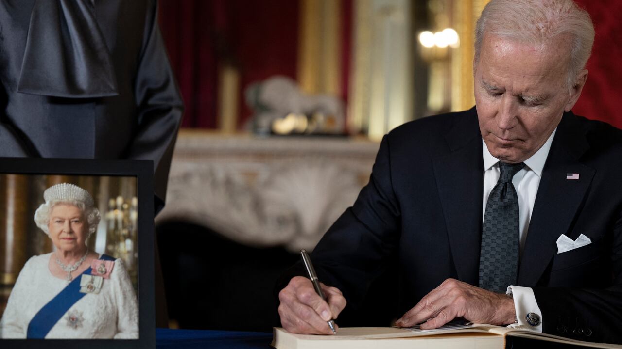 Joe Biden asegura que la reina Isabel II le recordaba a su madre.