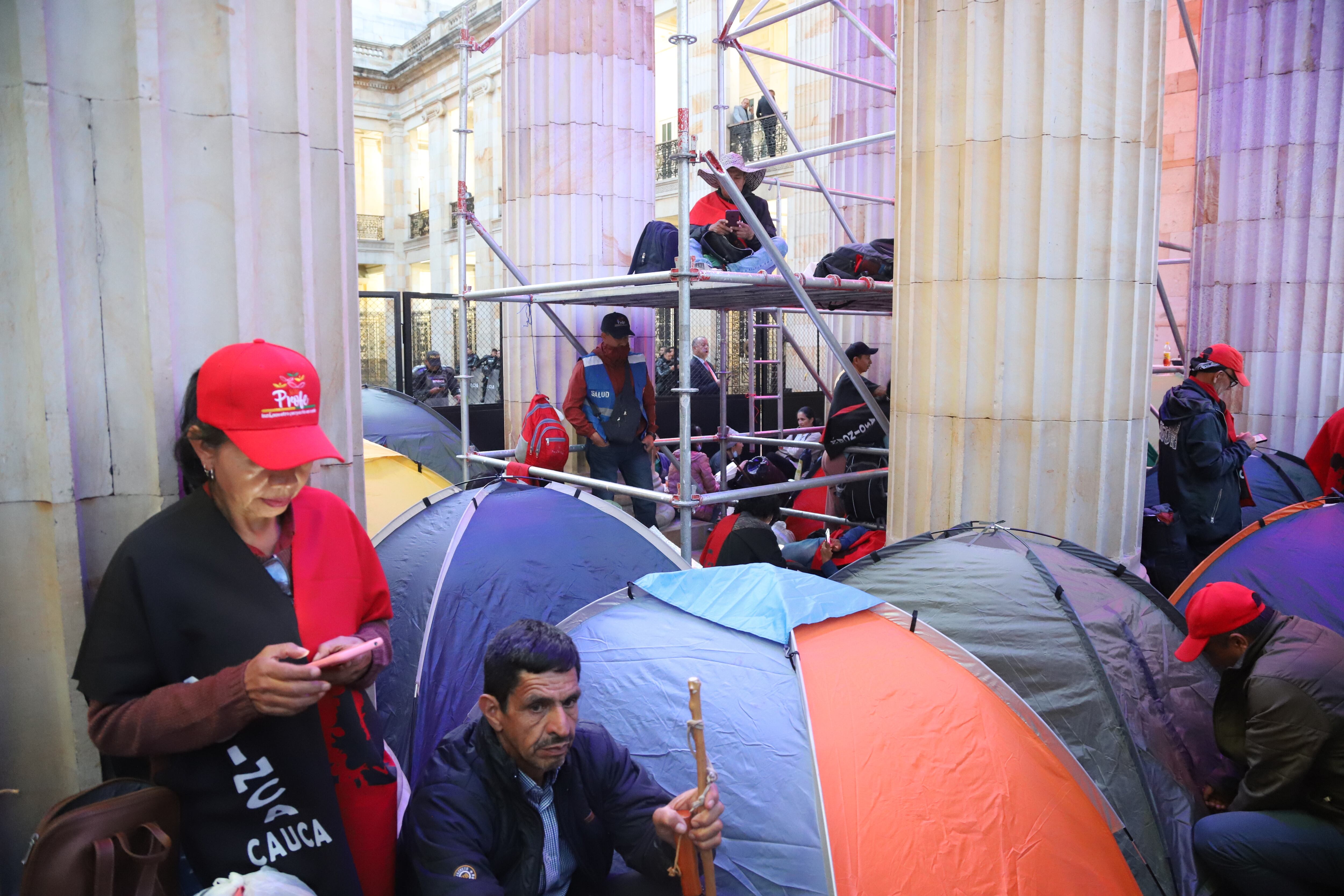 Asoinca intentando ingresar al Congreso de la República