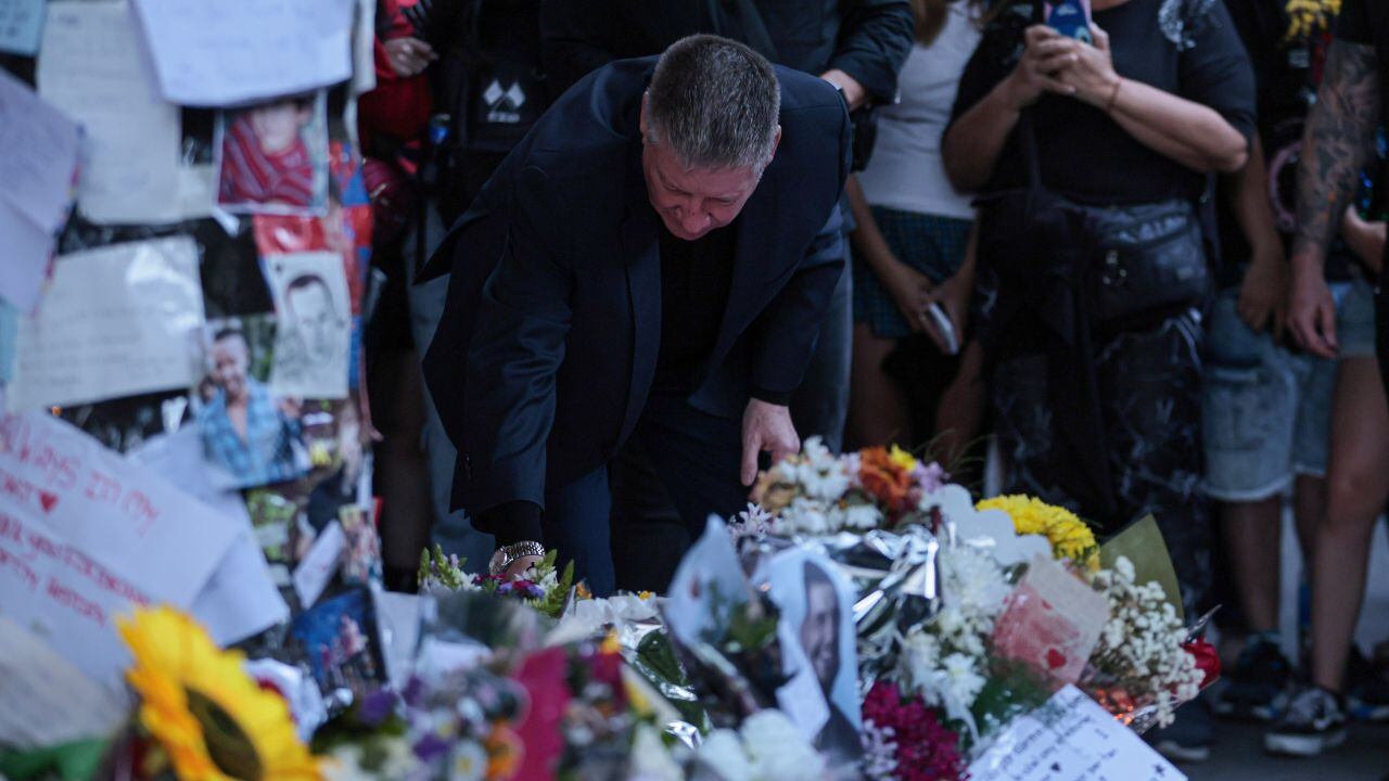 Geoff Payne, padre del fallecido músico británico Liam Payne, visita el hotel CasaSur Palermo donde su hijo cayó trágicamente del balcón.