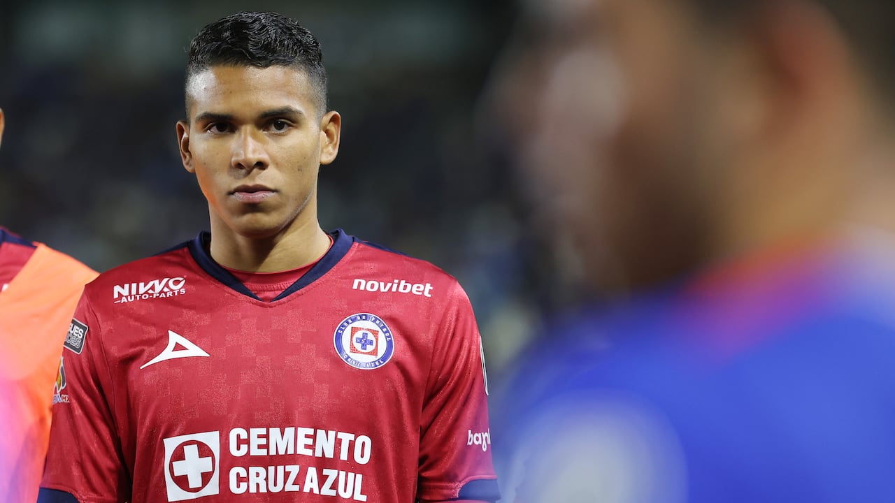 Kevin Mier se pudo resarcir de los siete goles recibidos con Cruz Azul.