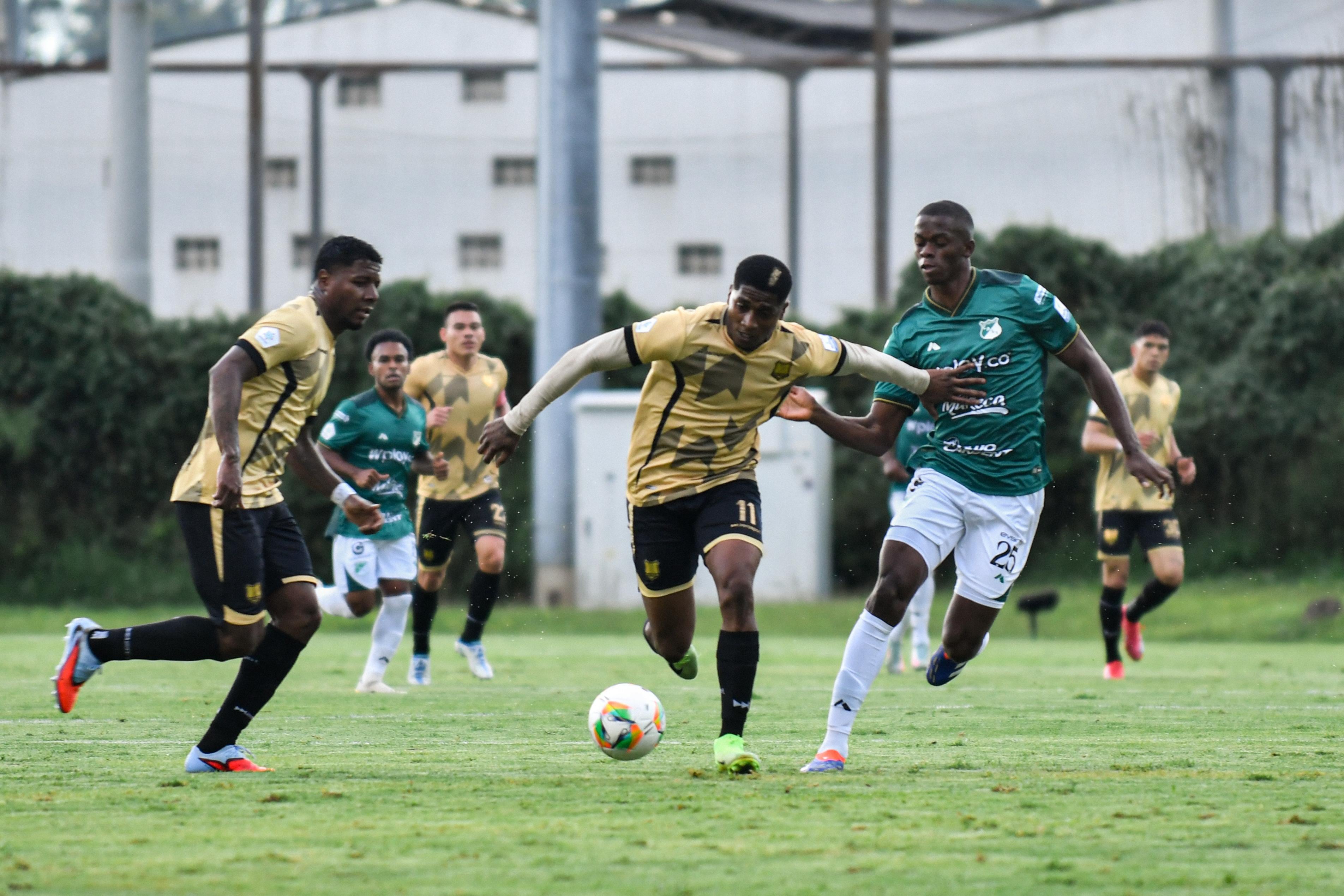 Yony González en un partido de Águilas Doradas vs. Deportivo Cali