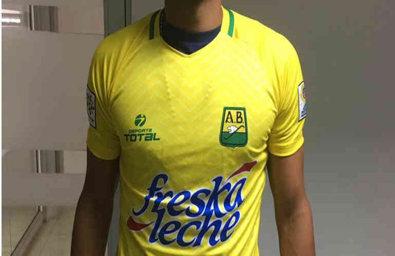 Atlético Bucaramanga. El club Leopardo se la juega con una marca local para la confección de su camiseta demostrando que las creaciones de nuestro país no tienen nada que envidiarle a las extranjeras.