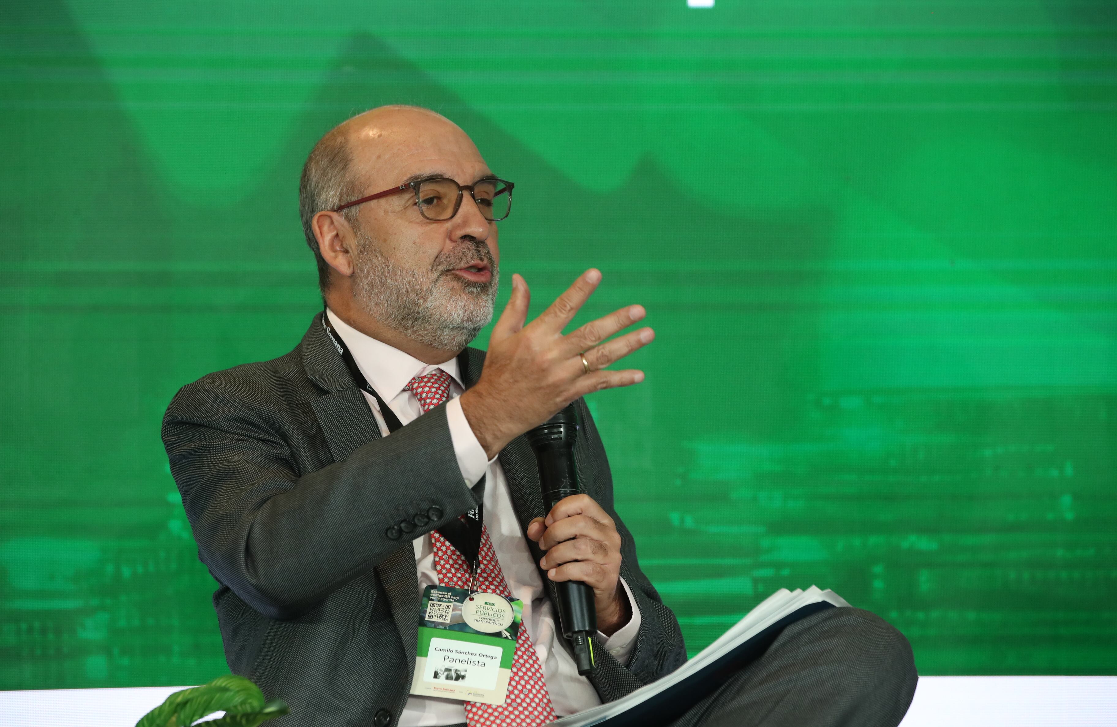 Foro 
Servicios públicos: control y transparencia

Jueves 27 de marzo de 2025 
Edificio Semana