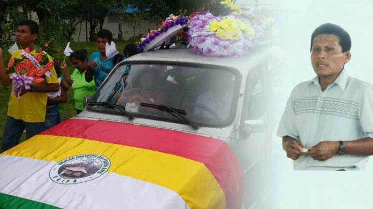 La comunidad despide al líder awá Camilo Roberto Taicus Bisbicusm, asesinado el viernes 26 de agosto.