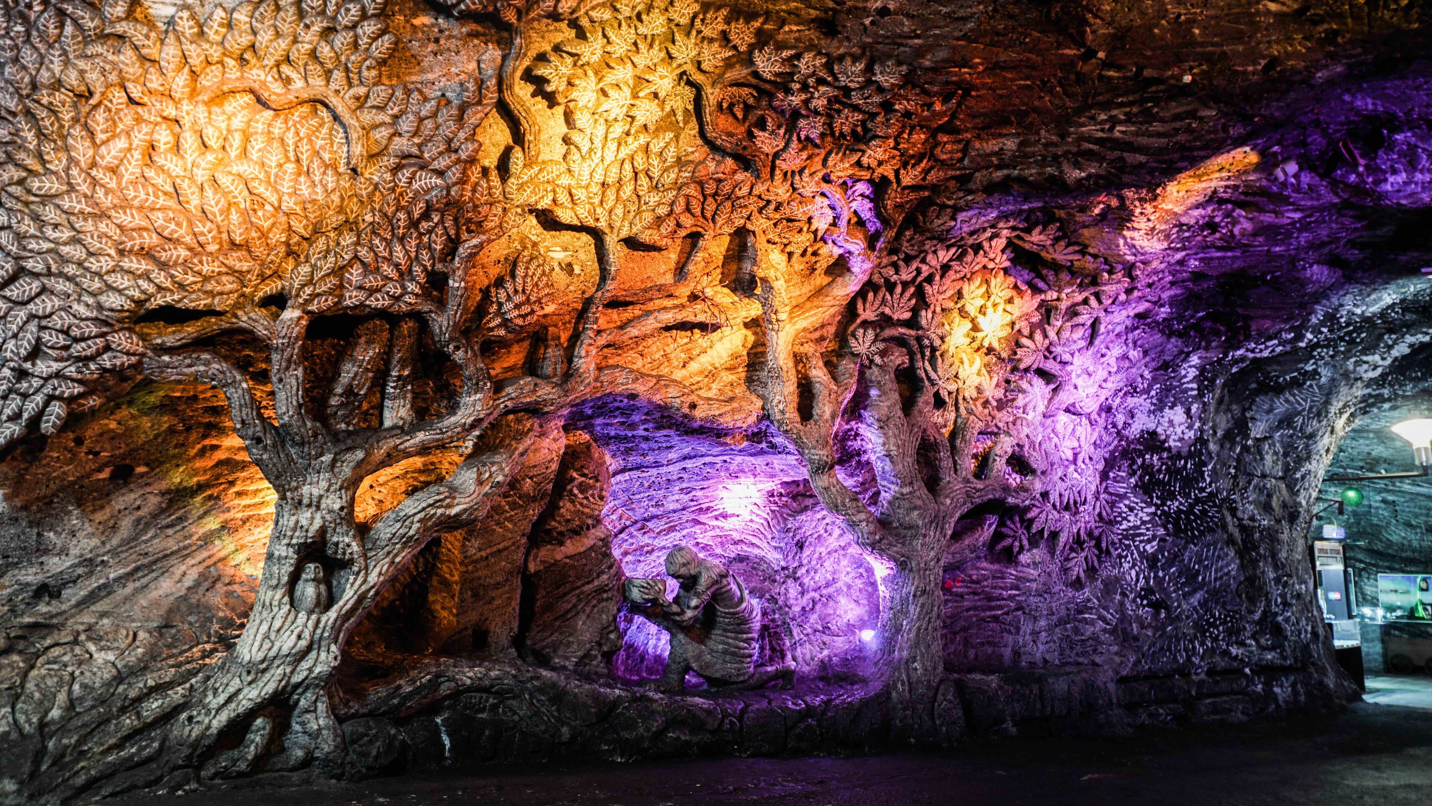 El árbol de la vida, una de las obras representativas de la Catedral de Sal de Zipaquirá.