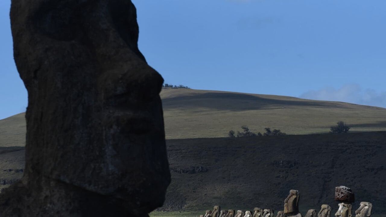 La gran estatua fue encontrada en una laguna que comenzó a secarse en 2018