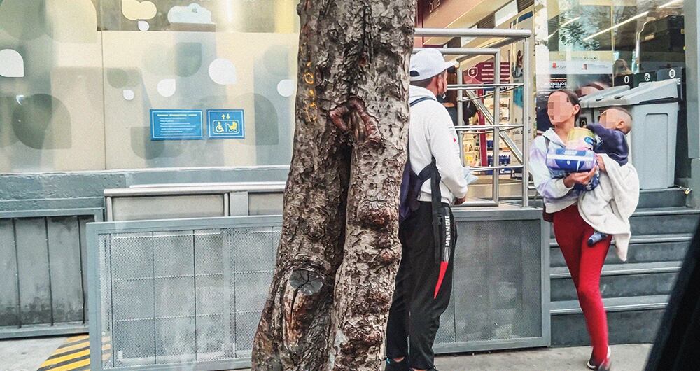 Las personas usan a los menores para recolectar el dinero.