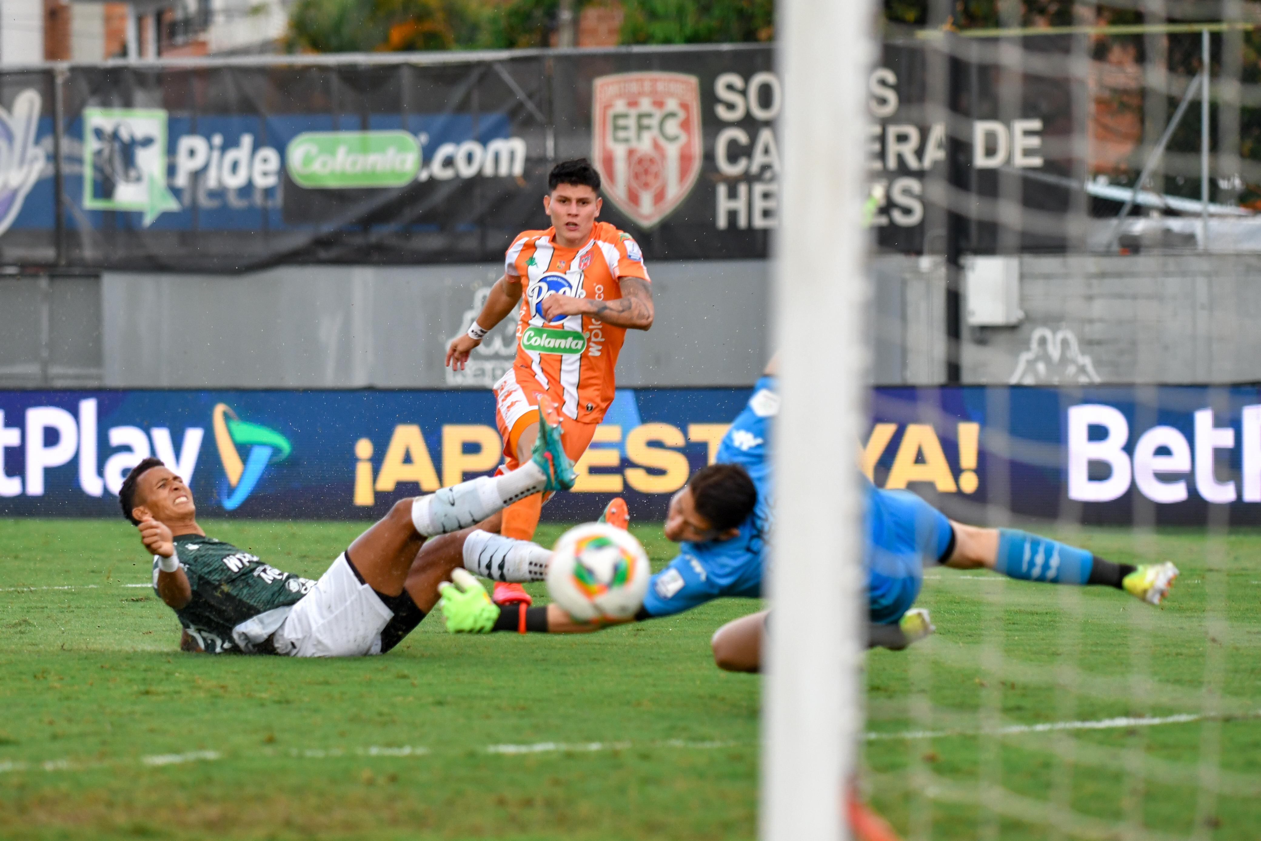 Daniel Arcila anotaba para 'La Cantera de Héroes'.
