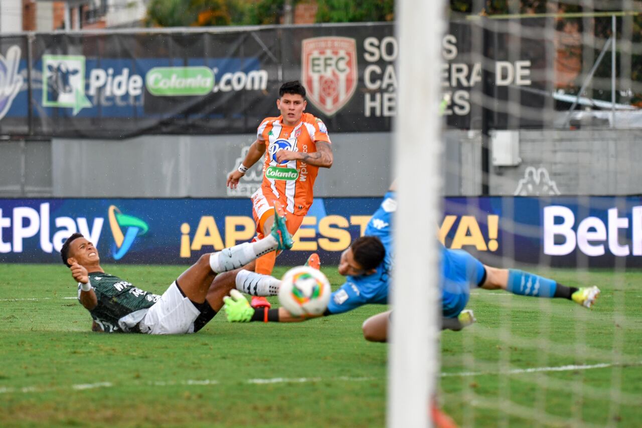 Daniel Arcila anotaba para 'La Cantera de Héroes'.