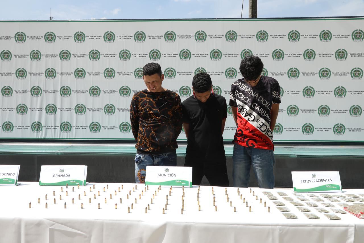 En los operativos de allanamiento, también se incautaron decenas de dosis de estupefacientes